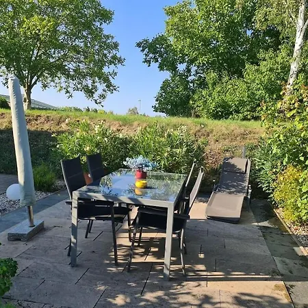 Nyaraló Holiday Apartment With 1 Bedroom Großpösna